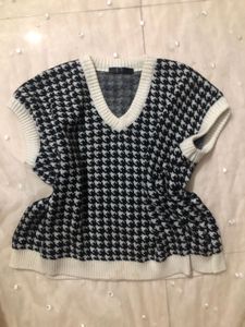 Houndstooth Knit Sweater Vest
