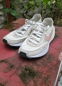 Nike Sneakers - Cream &amp; Pink