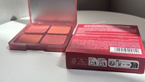 Huda Beauty Blush Palette Strawberry Latte