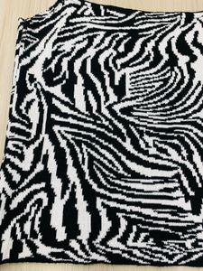 black and white crop top