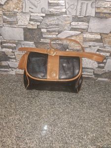 Classic Black & Tan leather  Shoulder Bag