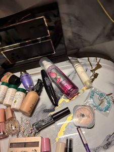 assorted make up items❤️