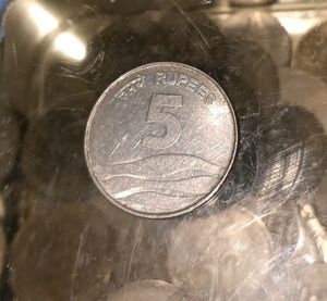 Coin Rs 5 Of 2008 - Waves Design Kolkata Mint
