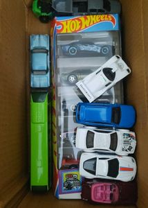 less mrp buy fast selling Hot Wheels 5 Car Se