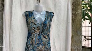 I. Blue Paisley Print V-Neck Dress