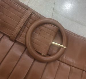 Brown pleated skirt