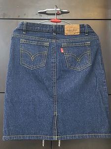 Price dropped!! Branded cute blue jean skirt.