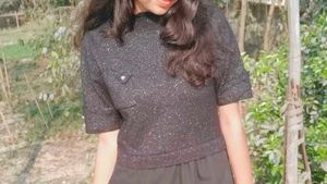 Sparkly Black Cropped Top