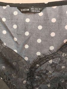 Sleevless Causal V Neck Top With Lace