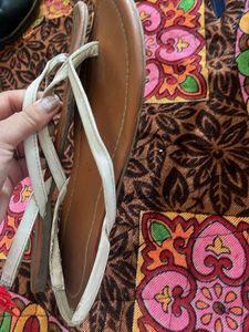 Comfortable White Flip-Flops