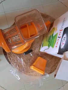 🍒STEAL DEAL🍒New VEG AND FRUIT JUICER