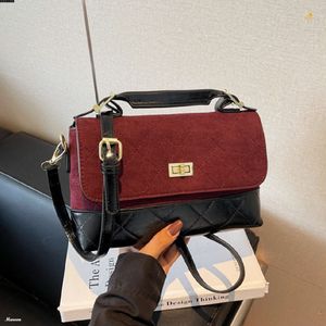 CHARLES & KEITH Style