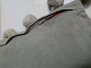 Oolen Ball Cution Cover 5.PC. Free 2 Side Pillows