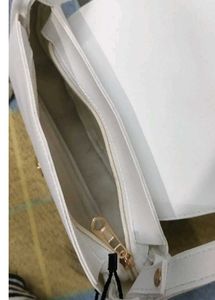 white handbag along with a cute ribbon 🎀