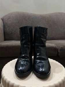 Chic Black Patent Chunky Heel Boots