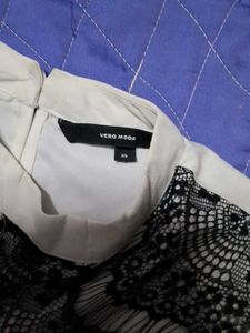 Vero Moda Elegant Lace Trim Top