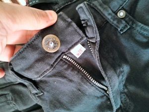 🎧 Unisex Ripped Knee Jeans🎧