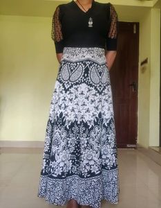 Black And White Floral Print Skirt 🖤🤍