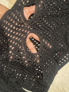 Chic Black Cropped Crochet Top