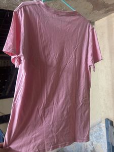 pink tshirt