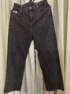WOMEN STRAIGHT FIT JEAN (stretchable)