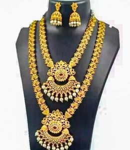 Exquisite Gold-Tone Necklace & Earrings Set
