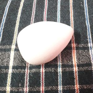 Smytten Blender Sponge - White (Shape May Vary)