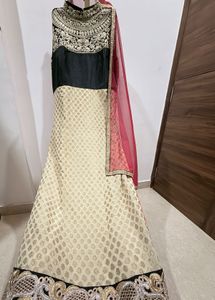 Elegant Embroidered suit &amp; net duppata Set
