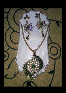 7 in 850Stunning Emerald & Crystal Jewellery Set