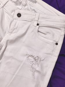 VERO MODA RIPPED JEANS