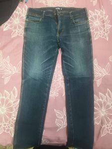 Blue Denim Jeans Wrangler in 32 waist