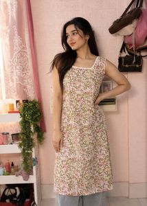 Floral Print Sleeveless Kurta