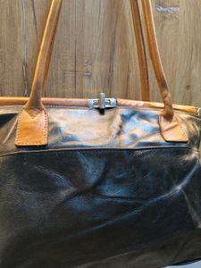 Chic Black &amp; Tan Leather Hobo Bag✨