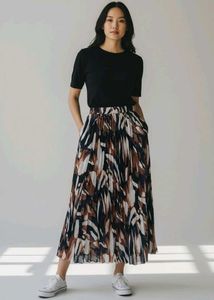 Pleated Midi Skirt with Abstract Print