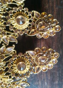 Exquisite Gold Tone Pearl &amp; Crystal Earrings