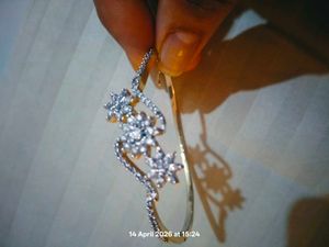 Sparkling Floral Bracelet