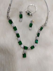 Emerald Necklace Set