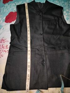 New Sleeveless Black Jacket