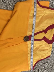 New Kurta With Black Spots At Back