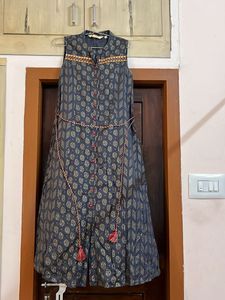 Stylish Sleeveless Printed Kurta