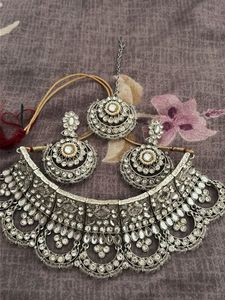 Exquisite Kundan & Pearl Jewelry Set
