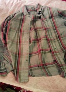 Classic Plaid Long-Sleeve Shirt