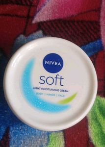 Nivea Soft Light Moisturizing Cream