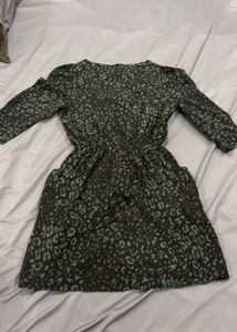 Chic Leopard Print Midi Dress