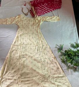 Off White Anarkali Kurti With Red Dupatta