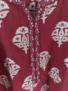 😍Maroon Printed Kurta with Embellished Neckl