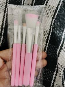 Hello Kitty Makeup Brush Set
