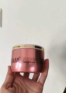 Lakme Peach Milk Creme Moisturiser