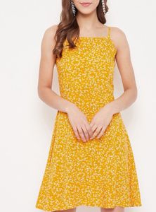 Berrylush Women Yellow Floral Printed Fit