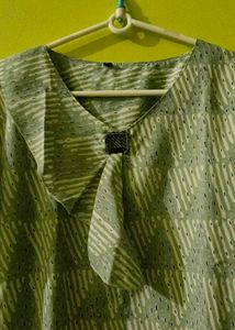 Green colur casual wear top perfect for everyday.